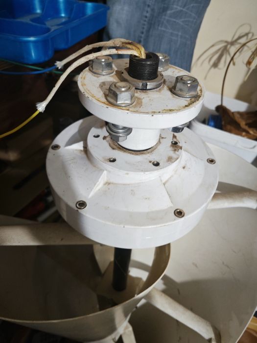 Вятърен генератор 48v-600w