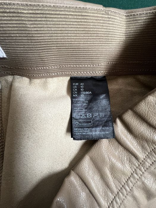 Pantaloni luciosi imitatie piele HM