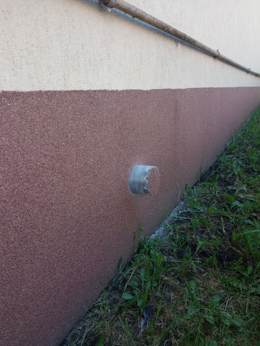 Gaură prin carotare (cu carota profesionala )hotă, centrală, ventilați