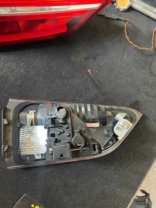 Tripla triple stop lampa stanga dreapta haion hayon portbagaj BMW X1 F48 cod 2710633 2710634