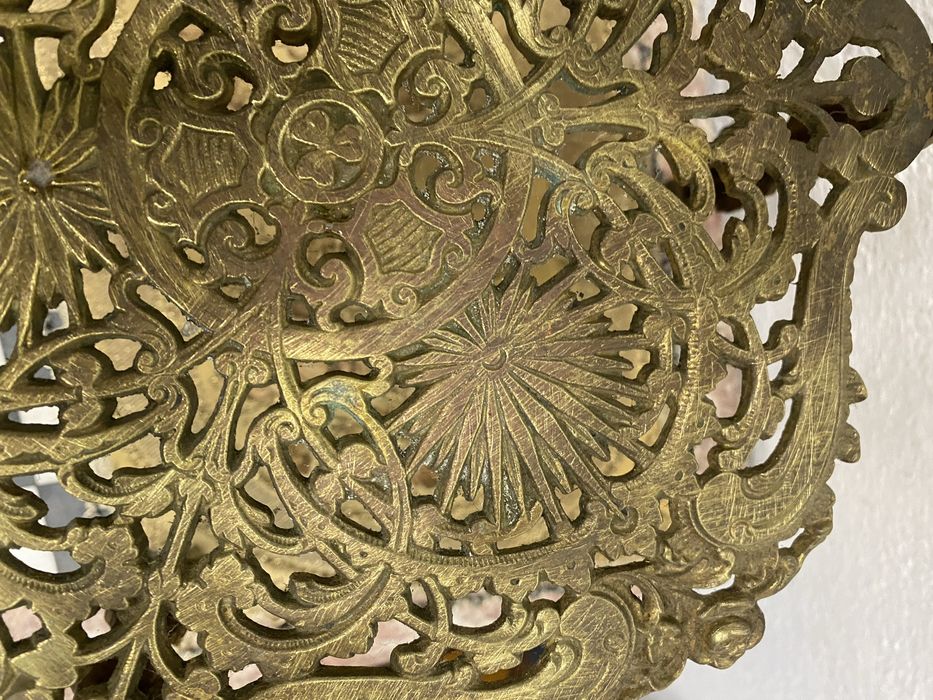 Френска месингова поставка в стил нарок