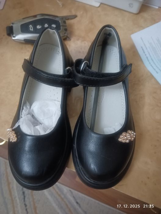 Продам детские туфли