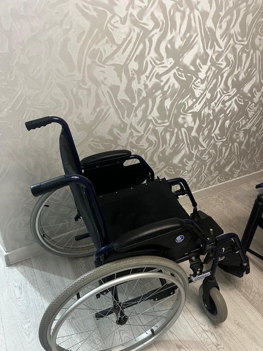 Продам инвалидную коляску