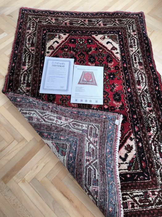 Елегантен ръчно плетен ориенталски килим