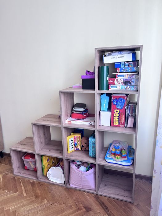 Стъпаловидна етажерка