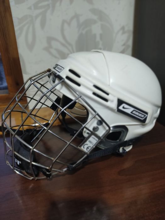 Хоккейный шлем Bauer 
Размер L, от 52 до 61