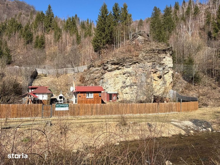 Casa de vacanta si teren intravilan, 425 mp, Valea Ierii