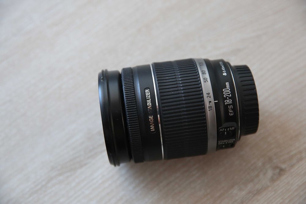 Obiectiv Canon EF-S 18-200mm