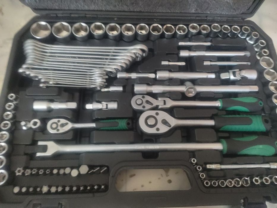 Продам набор инструментов новый