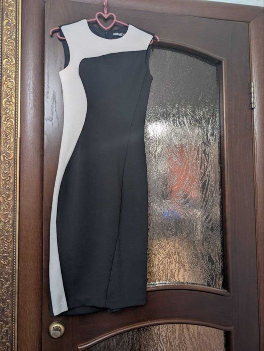 Платье черно-белое XS