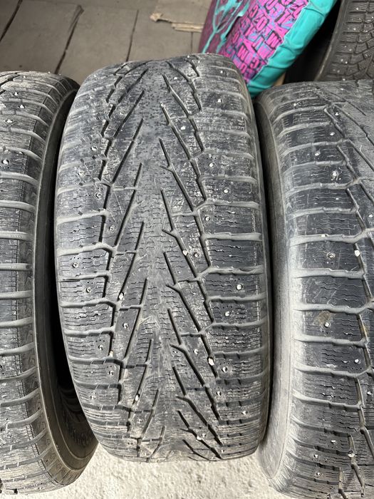 Шины шипованные, б/у, размер 285/60R18