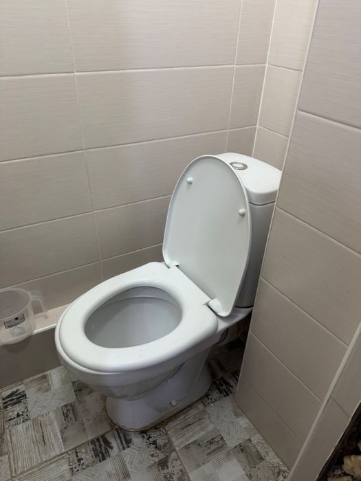 Унитаз находится Ауэзова 161