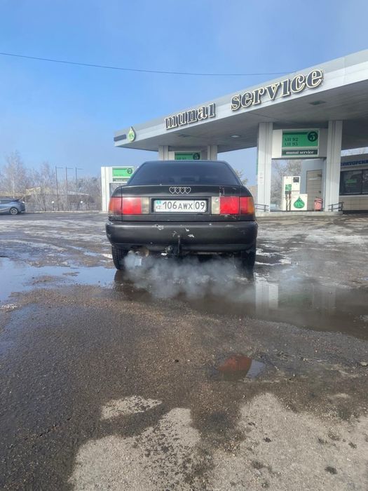 Продаю Ауди 100 с4