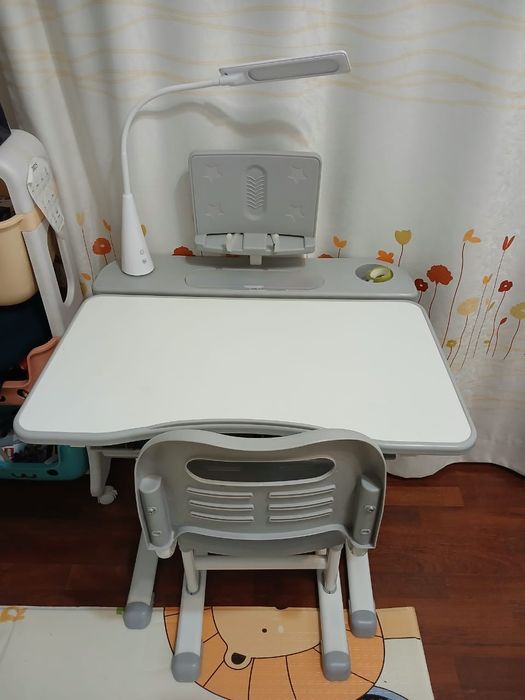 Продам детский столик (парта)