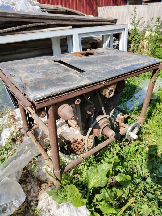 Столярный (деревообрабатывающий) станок.