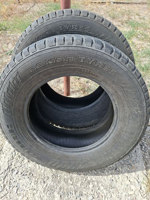 Продам шины. 235/65/16С  нокиа