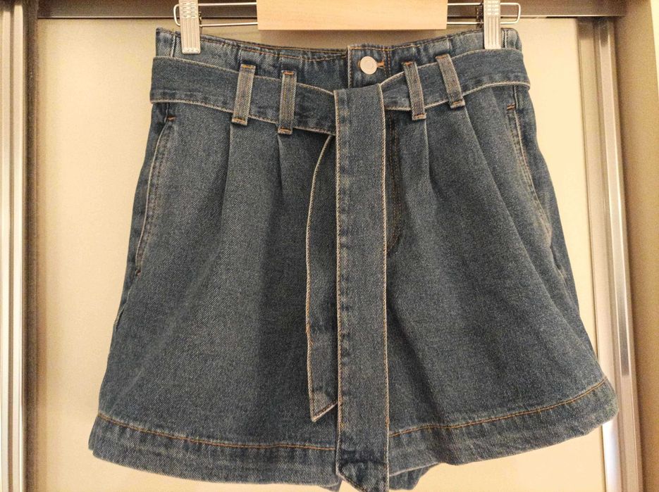 Pantaloni scurti jeans C&A, mar 38, albastri