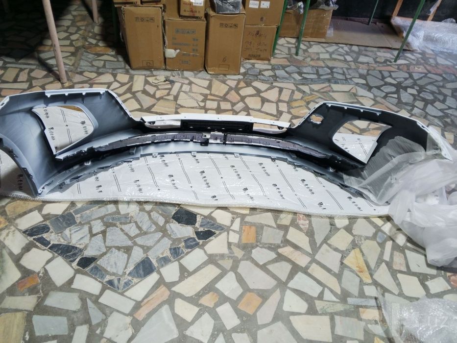 Orginal old bamper Hongqi EQM-5. Запчасти Hongqi EQM-5. В белом цвете