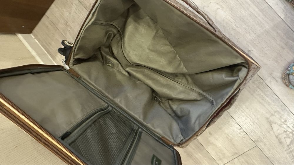 Чемодан большой на 20-27кг