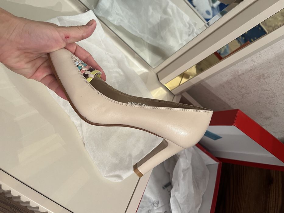 Продам туфли новые размер 34 , кожа