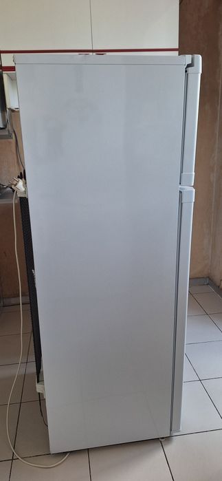 Свободностоящ хладилник с горен фризер Beko DSA 25020