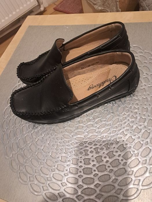 Vand pantofi baiat ,comozi,stare impecabila