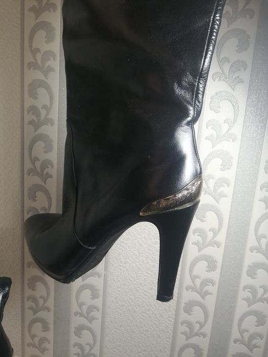 Продам кожаные сапоги