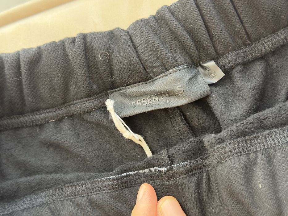 Долнище essentials нови