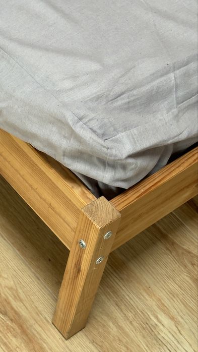 Дървени легла с матраци в много добро състояние