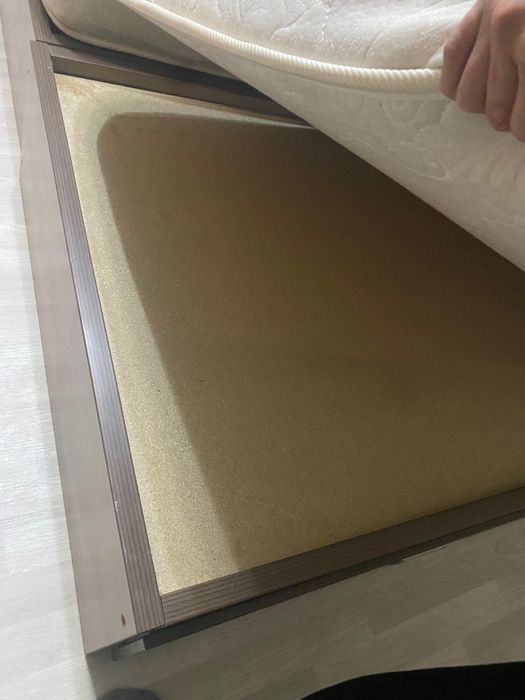 Продам кровать с матрасом