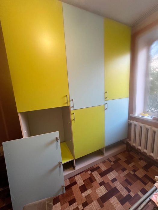 Шкаф большой цветной