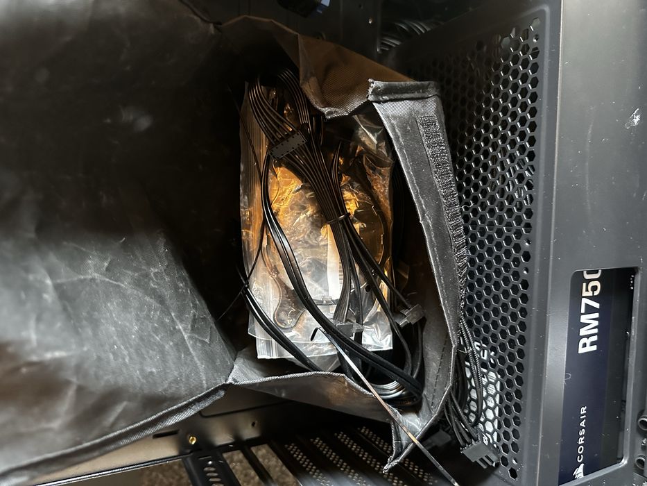 Vand carcasa segatop + sursa corsair RM750X