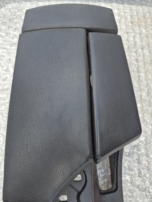 Подлакътник BMW E60 за CIC