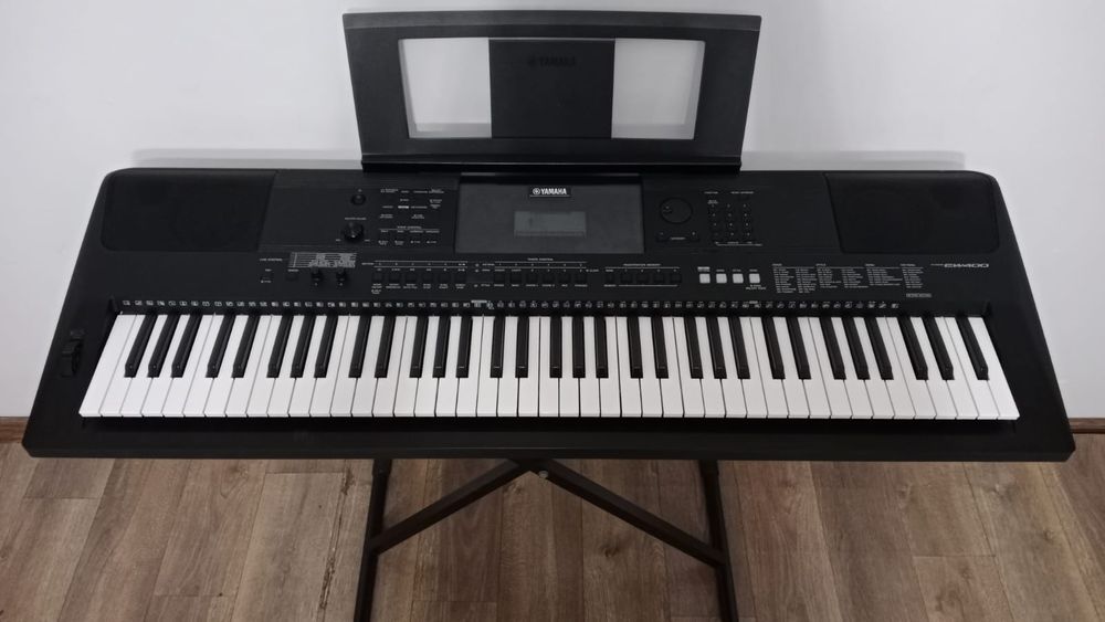 Продам пианино Yamaha PSR-EW400