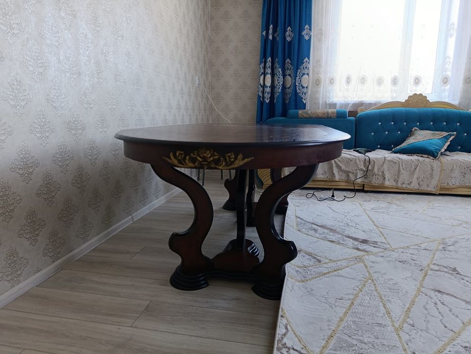 Стол дерево устойчивый