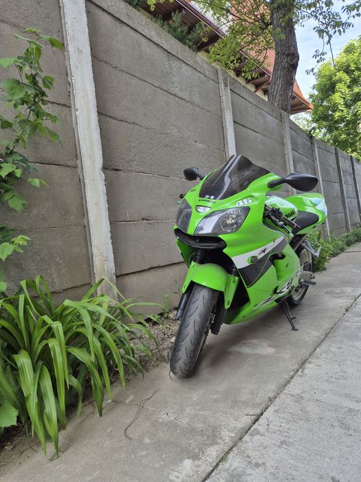 Kawasaki  Ninja ZX9R    143cp