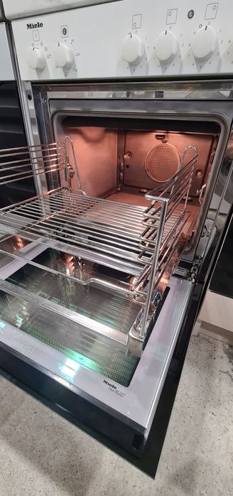 Фурна за вграждане Miele H311e с керамични котлони
