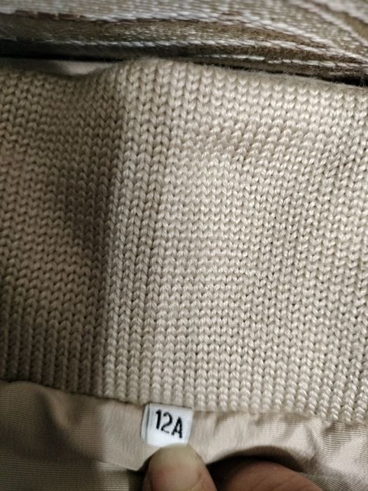 Vând Geaca Dior aproape nouă.