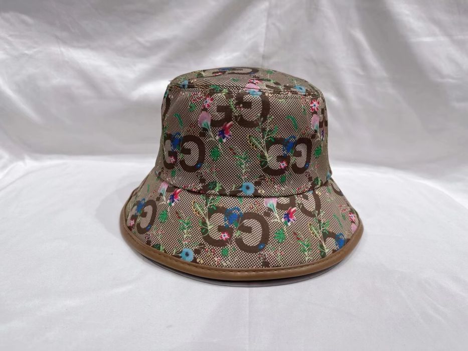 Шапка christian dior