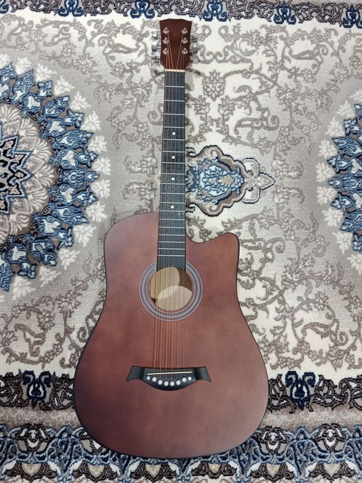 Akustik gitara 38 razmer