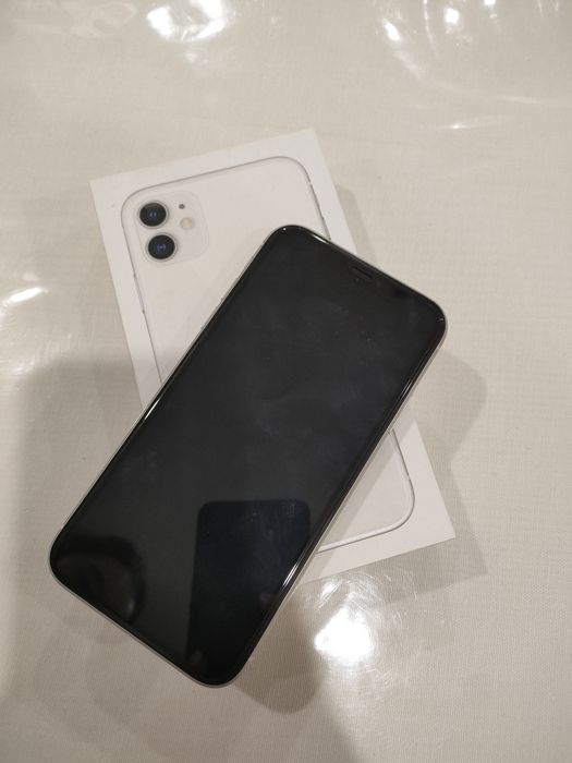 Продам Айфон 11.