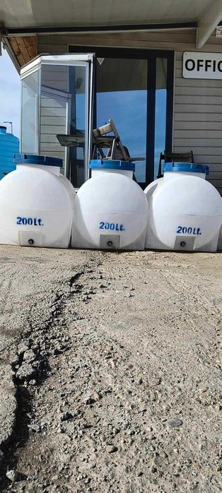 Висококачествени и Практични Резервоари от 200 Литра