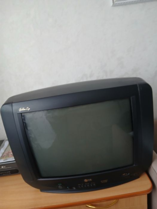 Телевизор  —LG  срочно.