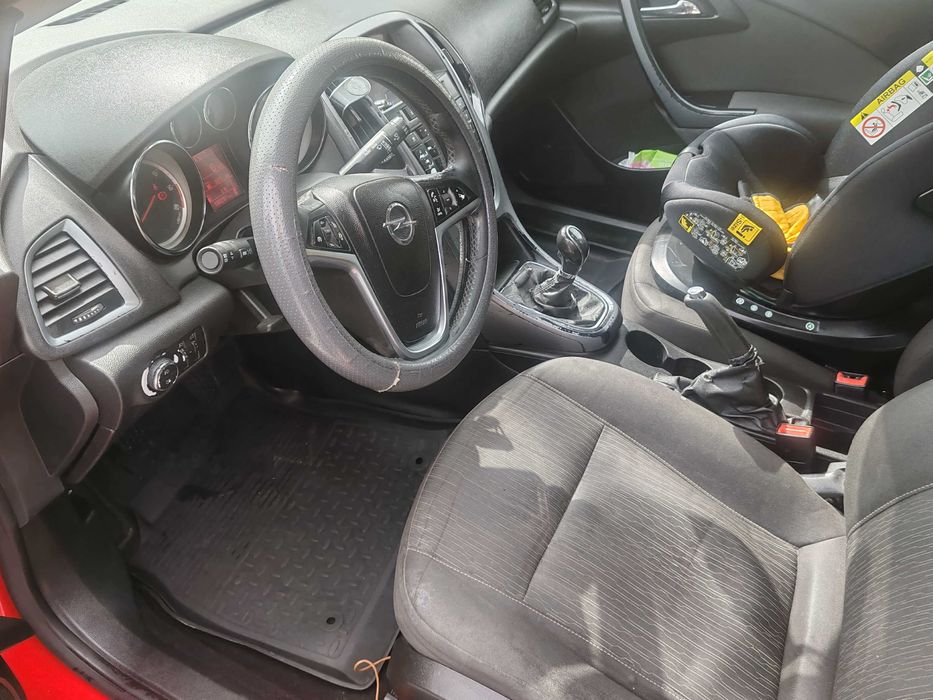 Vând Opel Astra j