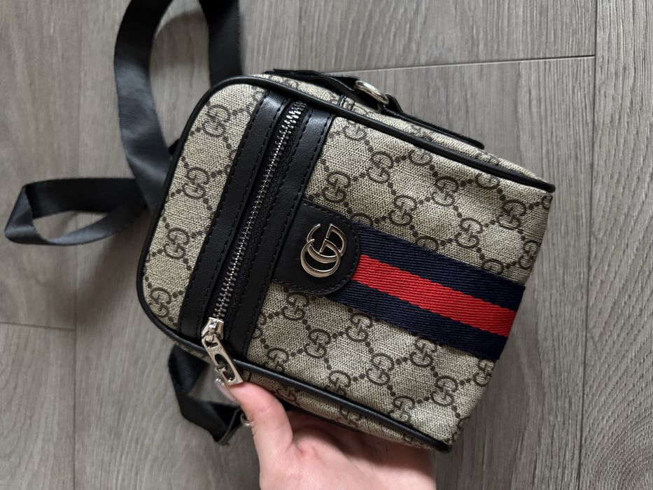 Малка нова мъжка чанта