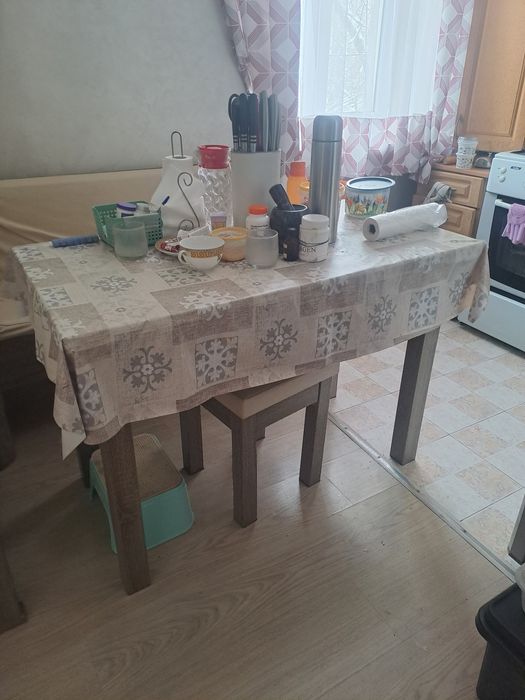 Кухонный уголок с ящиками для  хранения