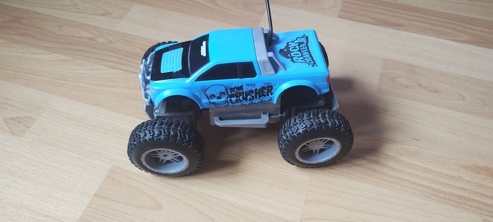 Продавам радиоуправляема джипка