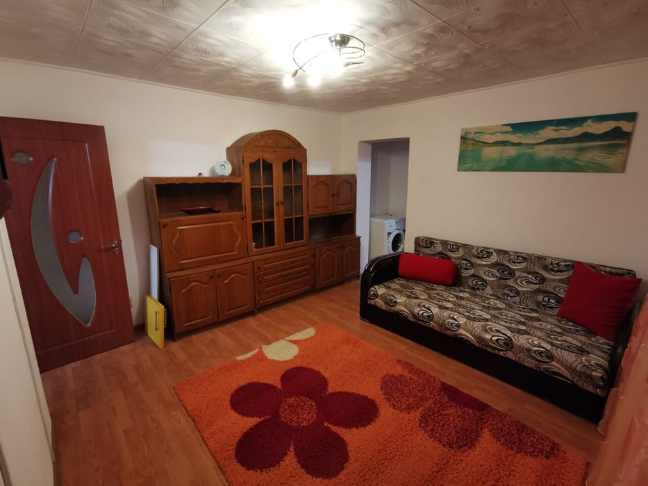 Închiriez apartament cu doua camere