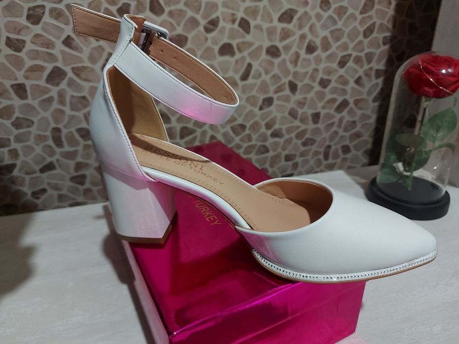 Туфли белые в хорошем состоянии