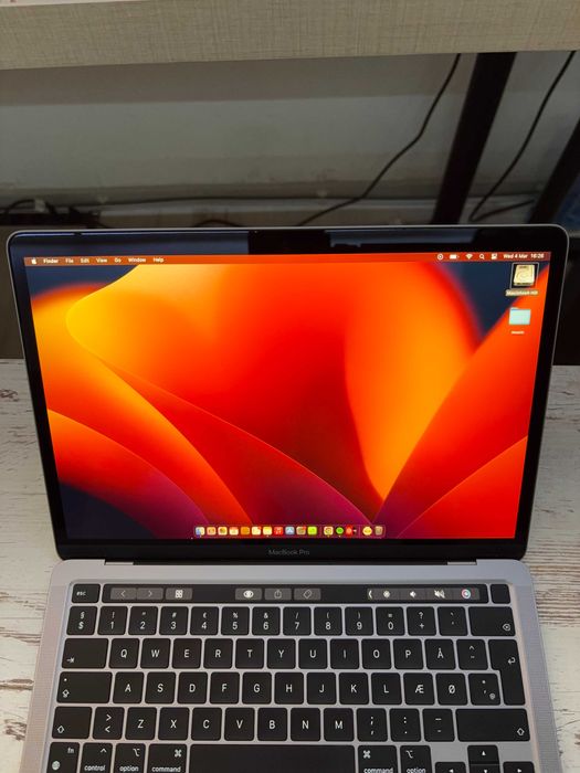 Macbook pro 13 inchi  M2 16 GB 256 B
